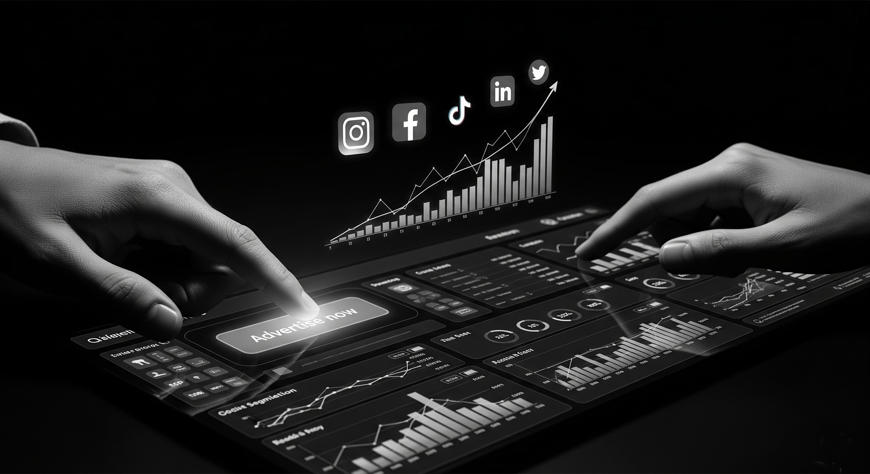 Publicidad en redes sociales con enfoque estratégico para maximizar el retorno de la inversión, analizando datos y segmentación para campañas exitosas.